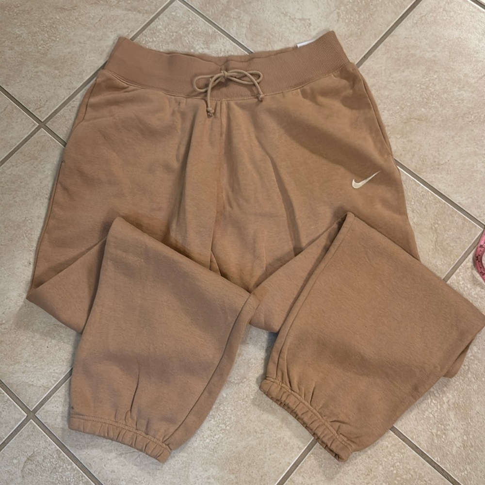Women’s Nike Oversized Fit High Rise Sweatpants Size Medium
